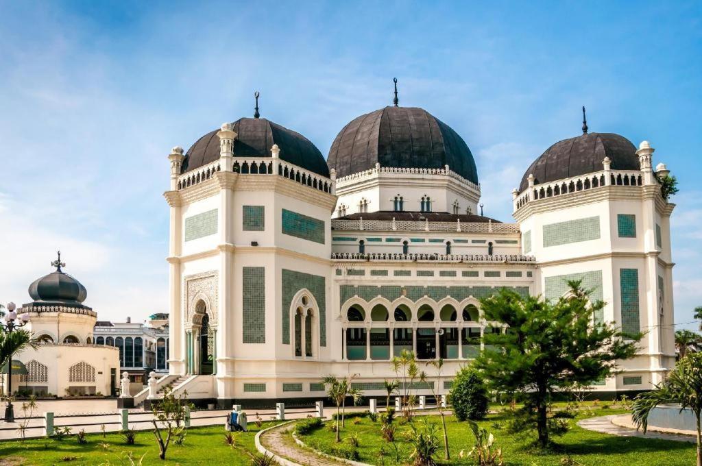 The Sulthan Darussalam Medan Exteriör bild